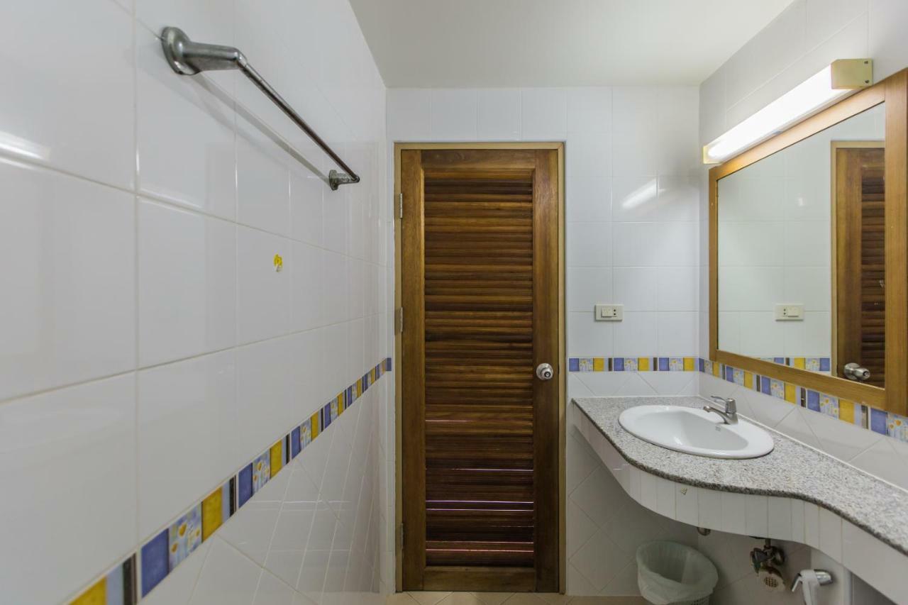 Chongko Guesthouse Phuket Ngoại thất bức ảnh